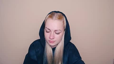 dream_dolly_ online show from October 15, 12:27 pm