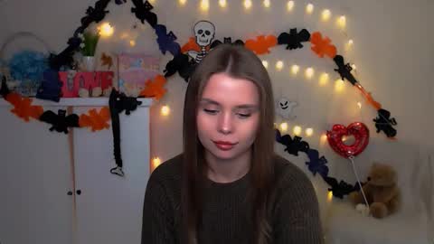 Snapshot of dream_mari chatting on October 29, 11:23 am Mari online show from October 29, 11:23 am