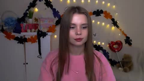 Snapshot of dream_mari chatting on October 31, 6:47 am Mari online show from October 31, 6:47 am