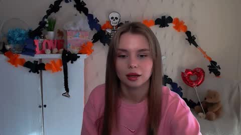 Snapshot of dream_mari chatting on November 2, 9:11 am Mari online show from November 2, 9:11 am