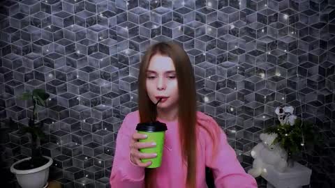 Snapshot of dream_mari chatting on November 30, 9:02 am Mari online show from November 30, 9:02 am