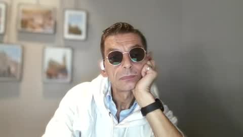 Snapshot of dreambob chatting on September 17, 5:20 am Dreambob online show from September 17, 5:20 am