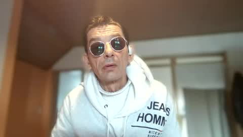 Snapshot of dreambob chatting on November 27, 12:07 pm Dreambob online show from November 27, 12:07 pm