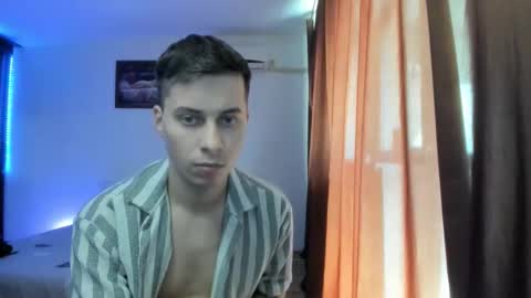 Snapshot of dreamboy240 chatting on April 23, 12:29 pm Johnny online show from April 23, 12:29 pm