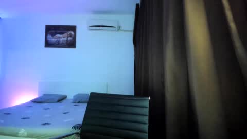 Snapshot of dreamboy240 chatting on May 24, 6:35 pm Johnny online show from May 24, 6:35 pm