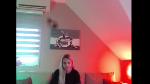 A girl online show from December 5, 8:23 am