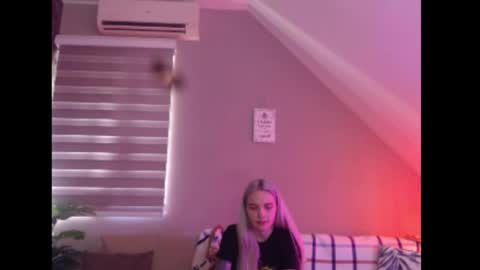 A girl online show from April 8, 7:19 am