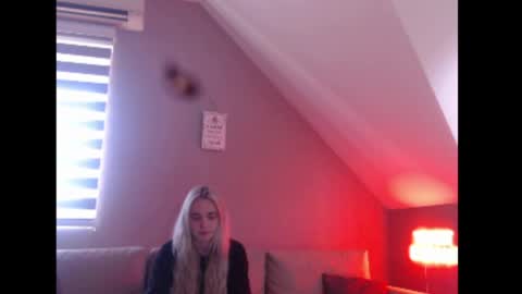 A girl online show from April 27, 7:28 am