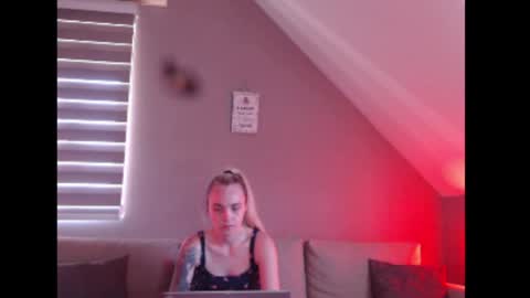 A girl online show from August 2, 7:07 am