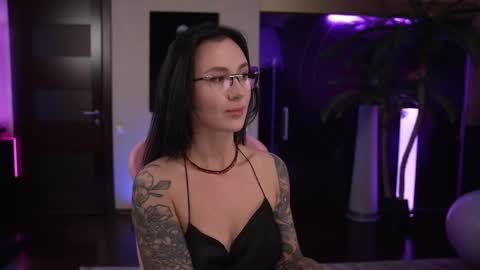 Sarah online show from April 24, 9:50 pm