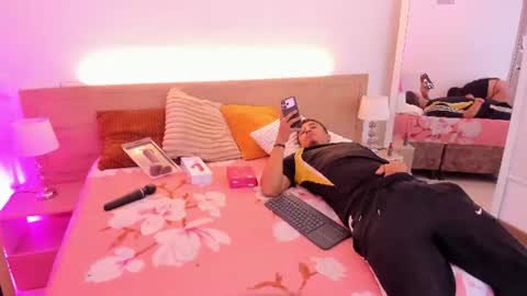 Snapshot of dreamhoney_sj chatting on June 23, 12:36 pm dreamhoney_sj online show from June 23, 12:36 pm