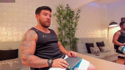 cris online show from December 11, 4:39 am