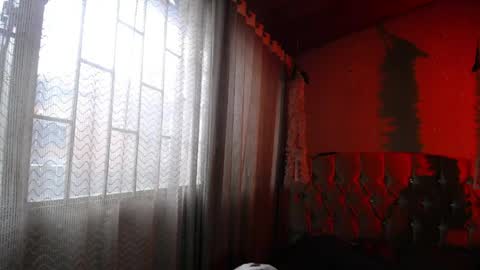 Snapshot of dreams_sophi chatting on May 13, 7:33 pm Sophia online show from May 13, 7:33 pm