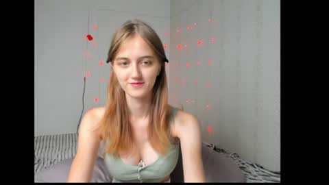 Snapshot of dreamy_pollyyy chatting on July 2, 7:31 pm dreamy_pollyyy online show from July 2, 7:31 pm