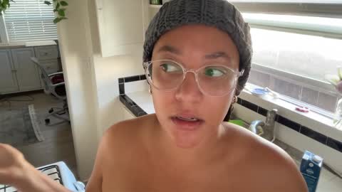 RIRI OR DREAMY online show from January 11, 5:51 pm