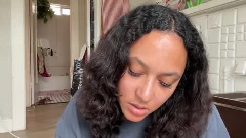 RIRI OR DREAMY online show from January 27, 8:28 pm