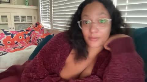 RIRI OR DREAMY online show from October 18, 2:51 pm