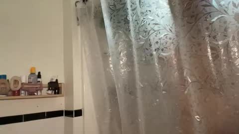 RIRI OR DREAMY online show from March 22, 6:33 pm