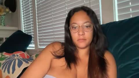 RIRI OR DREAMY online show from April 5, 2:03 pm