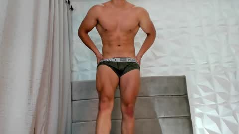 Snapshot of drekev_ chatting on February 9, 8:33 am Kevin online show from February 9, 8:33 am