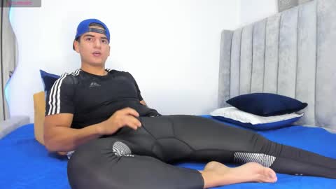 Snapshot of drekev_ chatting on October 12, 9:14 pm Kevin online show from October 12, 9:14 pm