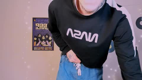 Snapshot of drew_soft_ chatting on December 5, 8:05 pm drew_soft_ online show from December 5, 8:05 pm