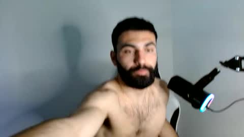 drewwho_ online show from April 22, 7:59 pm