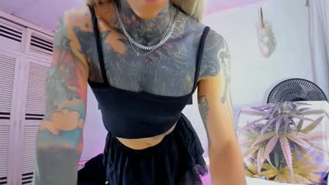 drippyorlove online show from November 29, 7:28 pm