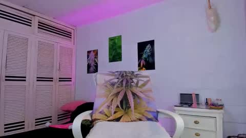 drippyorlove online show from December 17, 1:39 pm