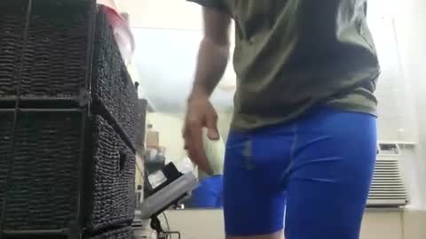 Snapshot of drmbigg chatting on June 27, 3:33 am Hello Hope you enjoy what you see. I love attention in dirty talk and tips thickcock edging precum dirtyTalk C2C online show from June 27, 3:33 am