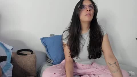 Snapshot of drod6621 chatting on February 5, 2:27 am CamiSanti online show from February 5, 2:27 am