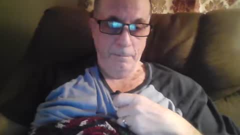 Snapshot of drthick1224 chatting on December 13, 10:26 pm drthick1224 online show from December 13, 10:26 pm