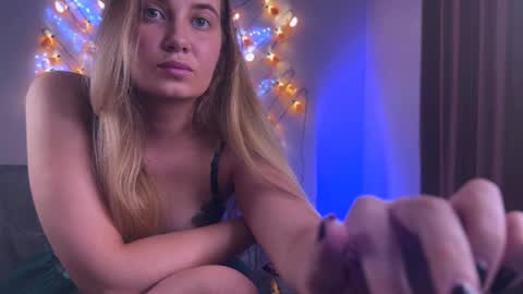 Snapshot of drug_feet chatting on December 2, 5:26 pm Mistress Lola Slavic witch online show from December 2, 5:26 pm