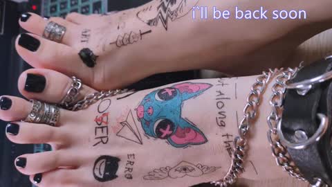 Snapshot of drug_feet chatting on December 25, 3:49 pm Mistress Lola Slavic witch online show from December 25, 3:49 pm