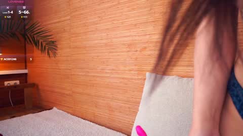 Snapshot of drutywerri chatting on December 19, 9:29 am Polly day and Amelia night online show from December 19, 9:29 am