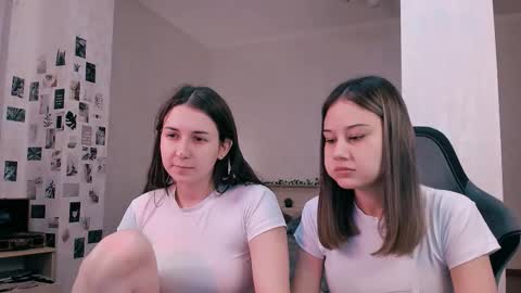 Snapshot of duaoppa chatting on December 2, 12:43 pm Adeletall and Aliya online show from December 2, 12:43 pm