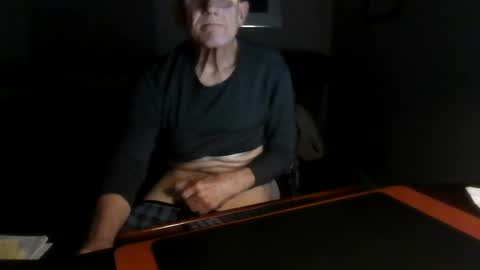 Snapshot of dubl55nikl chatting on December 31, 7:42 am DublNikl online show from December 31, 7:42 am