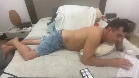 Snapshot of dudebrocuz69 chatting on January 5, 5:27 pm Dude online show from January 5, 5:27 pm