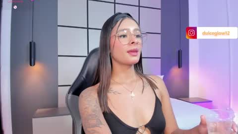 Snapshot of dulce_glow_ chatting on May 23, 9:08 pm D U L C E online show from May 23, 9:08 pm