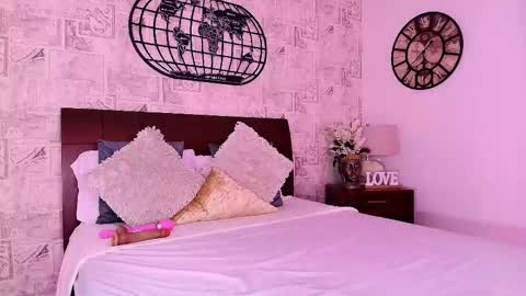 DULCE  online show from February 3, 12:32 pm