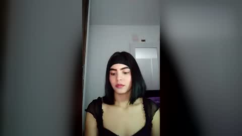 dulce_lucero online show from June 18, 2:23 am