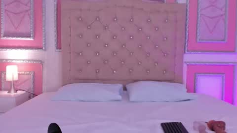 Dulce  online show from March 3, 5:02 am