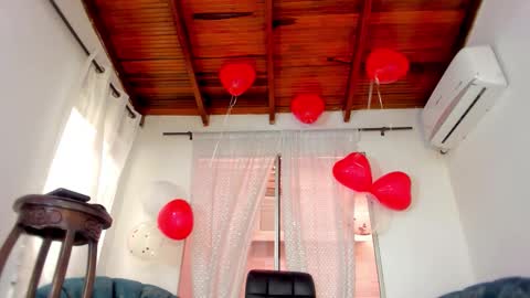 Dulce Y Jhoselin online show from February 12, 9:21 pm