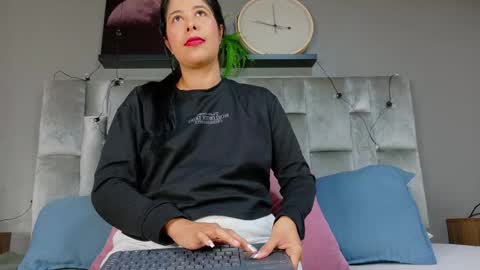 DULCE AURORA online show from October 29, 2:36 am