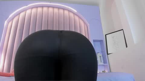 DULCE AURORA online show from November 29, 12:02 am