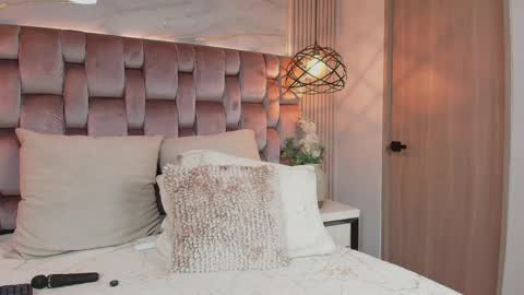 Dulce online show from April 15, 2:13 pm