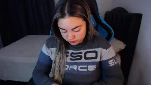 Snapshot of dumont_model chatting on December 8, 4:57 am Nicole online show from December 8, 4:57 am