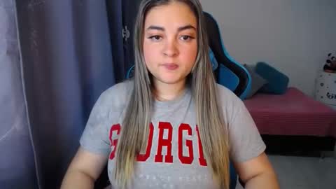 Snapshot of dumont_model chatting on December 14, 9:56 pm Nicole online show from December 14, 9:56 pm