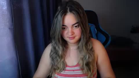 Snapshot of dumont_model chatting on December 18, 8:47 pm Nicole online show from December 18, 8:47 pm