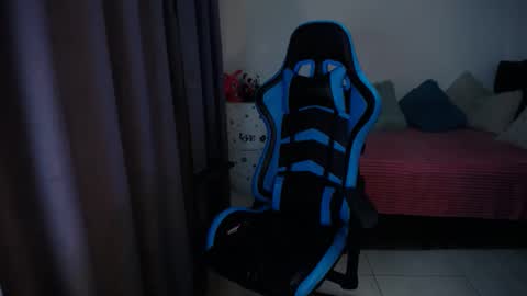 Snapshot of dumont_model chatting on January 10, 7:46 am Nicole online show from January 10, 7:46 am